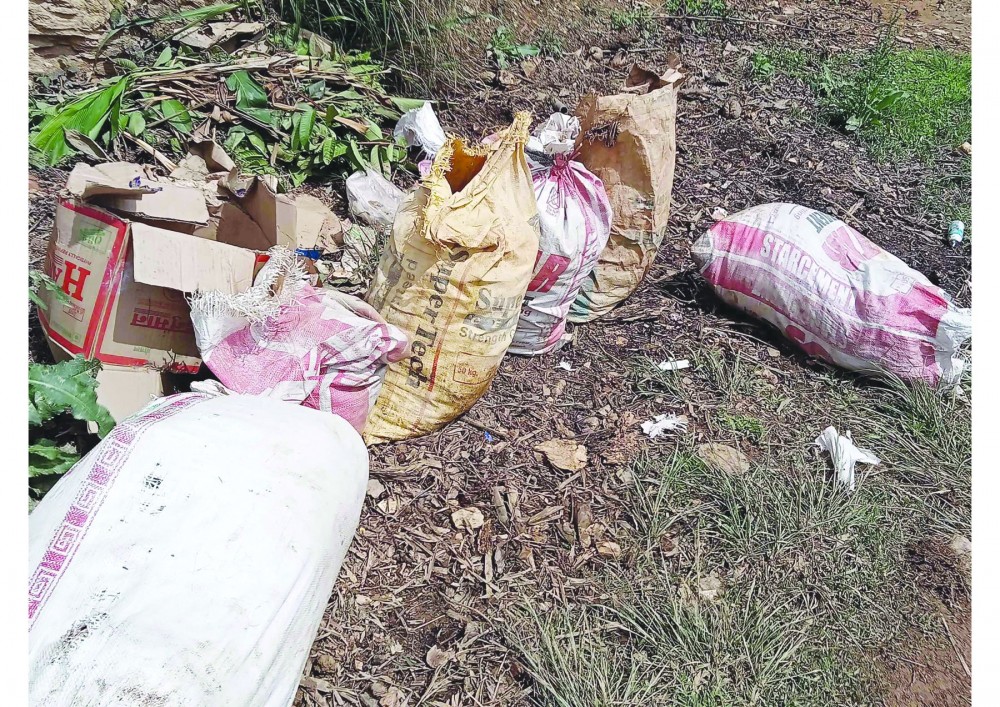 Khumong K along with primary school goers have picked up at least half a dozen sacks of non-degradable plastic wastes on Saturday.
